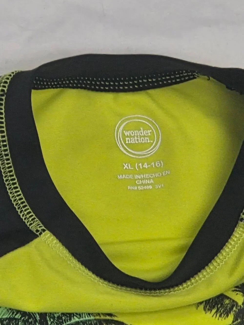 Wonder Nation boys' rash guard size XL